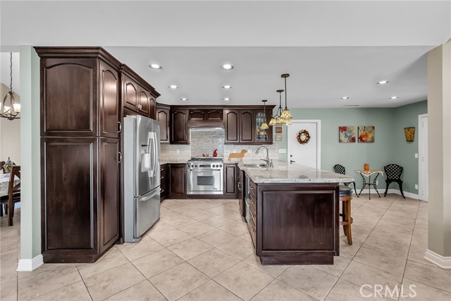15725 Terraceview Court, Riverside CA: https://media.crmls.org/medias/902a737f-f615-4583-84d8-cc4007b9acfb.jpg