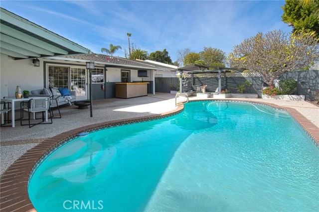 Detail Gallery Image 35 of 42 For 395 Meadow Ln, Newport Beach,  CA 92660 - 3 Beds | 3 Baths