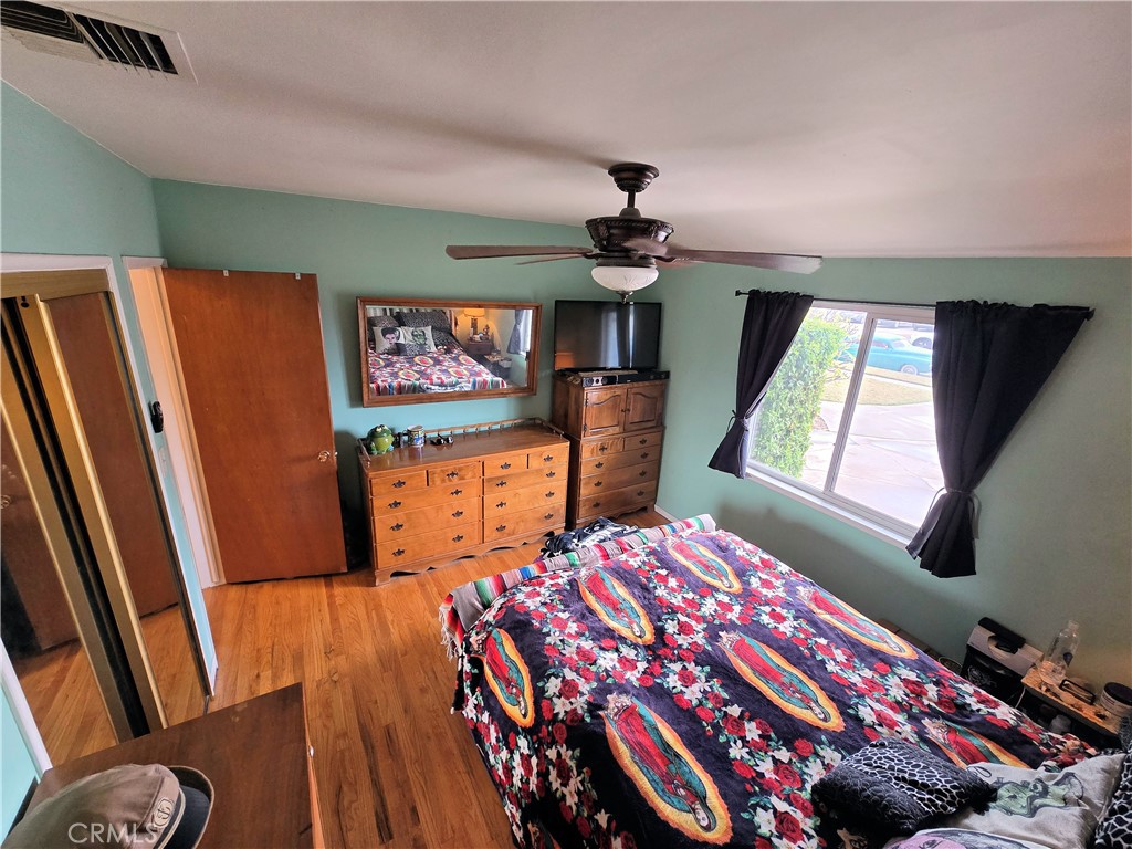 https://media.crmls.org/medias/902aae81-a871-40f7-8fc5-f9f9ab7ad9d2.jpg?preset=X-Large