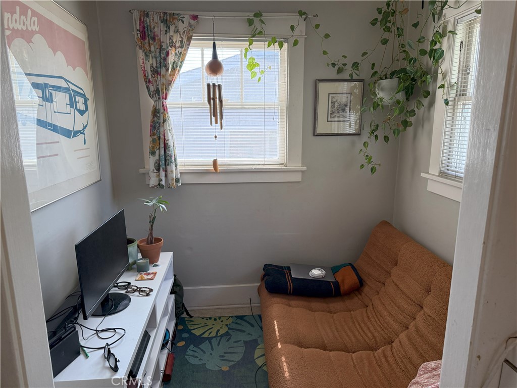 https://media.crmls.org/medias/902ab96c-6a4c-479e-a512-9197d6ee4736.jpg?preset=X-Large