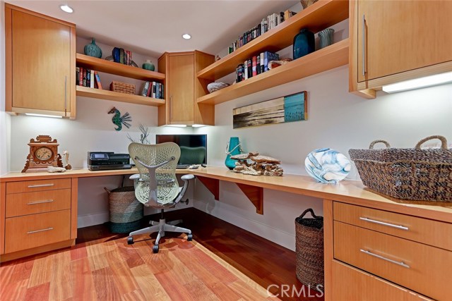 3rd Level Office/Study Area with Built-Ins