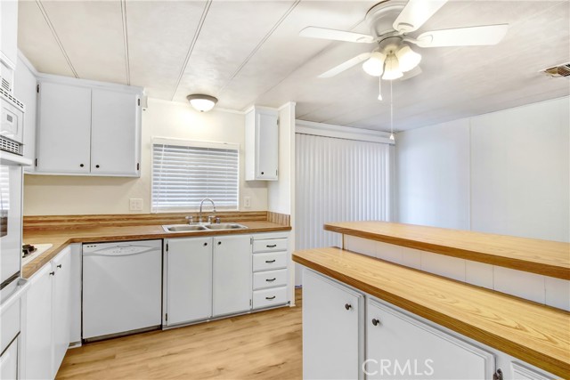 Detail Gallery Image 5 of 11 For 1760 Santo Domingo, Hemet,  CA 92545 - 2 Beds | 2 Baths