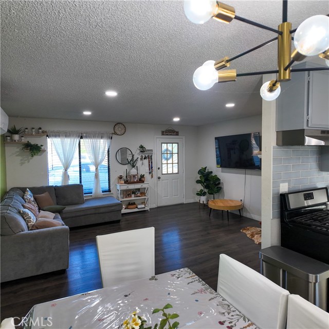 Detail Gallery Image 6 of 23 For 9754 5th Ave, Hesperia,  CA 92345 - 2 Beds | 1 Baths