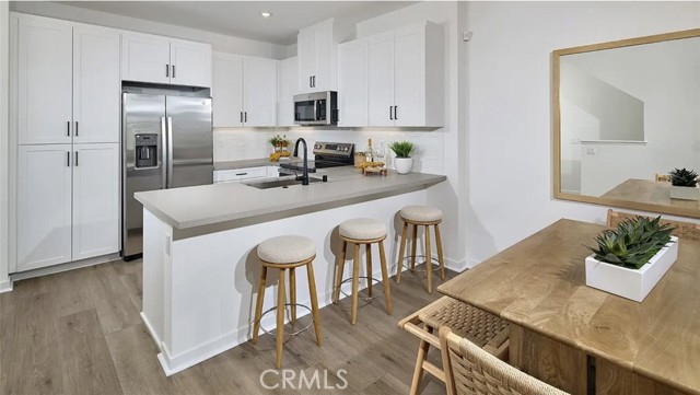 Detail Gallery Image 6 of 7 For 1320 W Oakcrest Paseo, Ontario,  CA 91762 - 3 Beds | 2/1 Baths