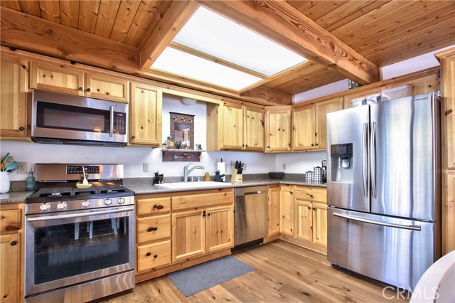Detail Gallery Image 2 of 36 For 525 Pine Ln, Sugarloaf,  CA 92386 - 3 Beds | 2 Baths