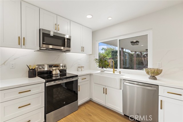 Detail Gallery Image 4 of 36 For 7848 Calmcrest Dr, Downey,  CA 90240 - 3 Beds | 2/1 Baths