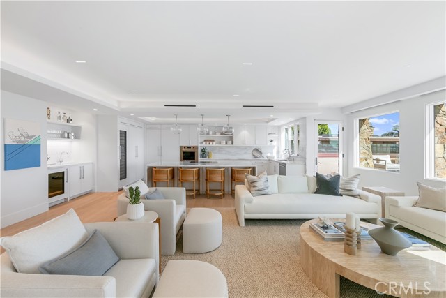 Detail Gallery Image 10 of 43 For 3130 Breakers Dr, Corona Del Mar,  CA 92625 - 3 Beds | 2/1 Baths