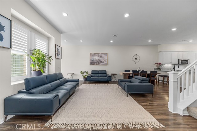 Detail Gallery Image 2 of 54 For 135 Neptune, Irvine,  CA 92618 - 2 Beds | 2/1 Baths