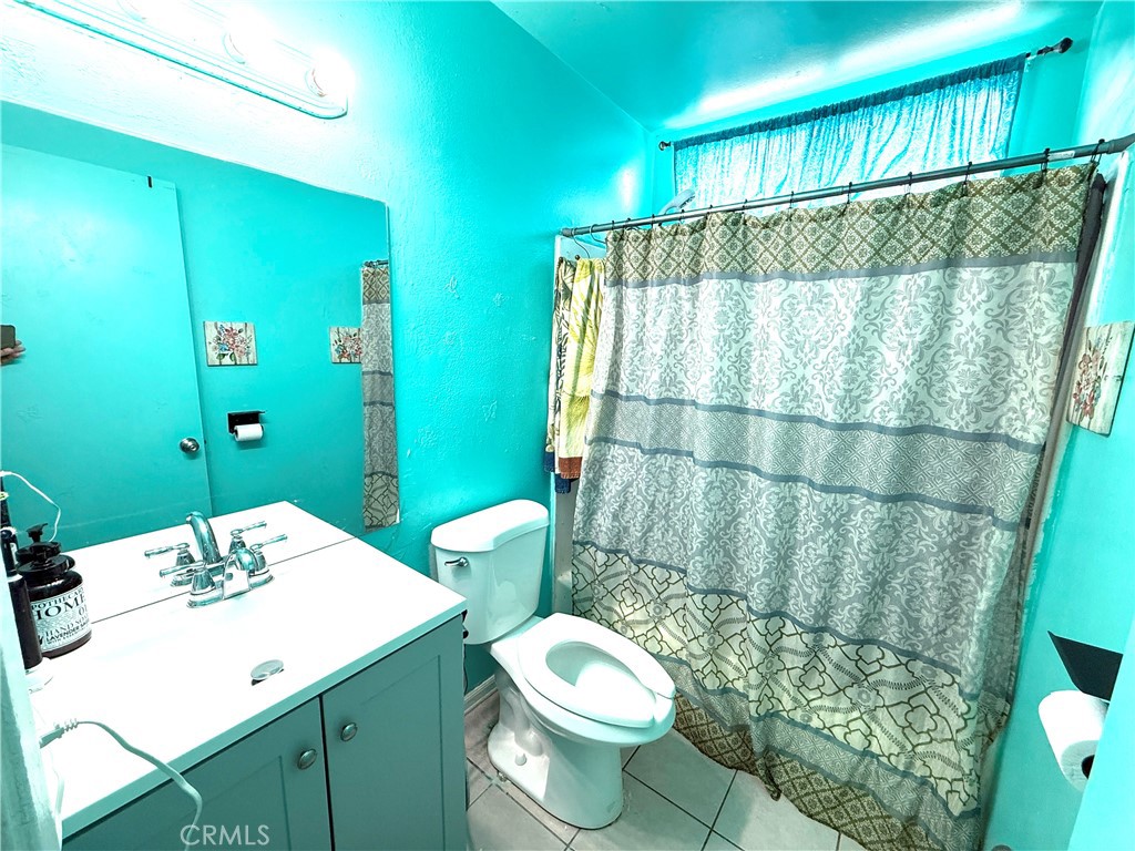 https://media.crmls.org/medias/90305770-d24d-4e61-b3c0-bcc5158c29dc.jpg?preset=X-Large