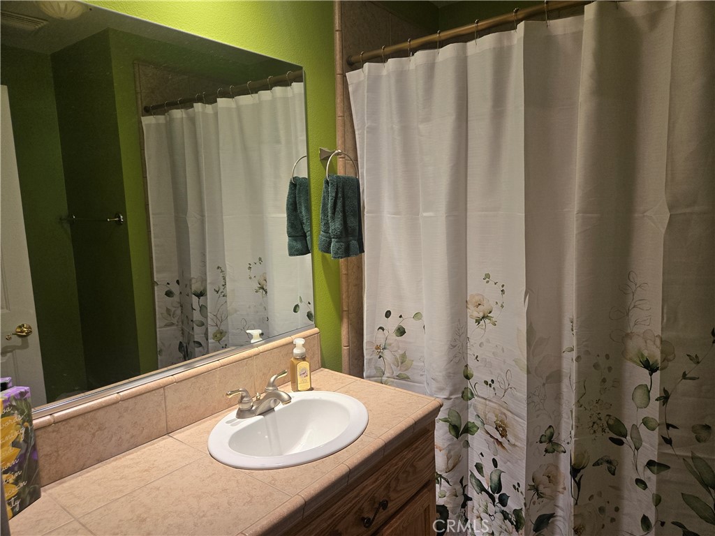 https://media.crmls.org/medias/903080e0-2ee8-4d19-bec5-3101413876b5.jpg?preset=X-Large