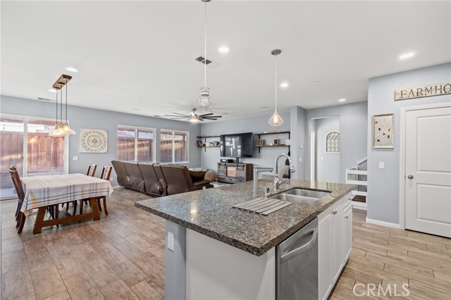 Detail Gallery Image 8 of 59 For 9705 Dutchman Peak, Bakersfield,  CA 93311 - 4 Beds | 3 Baths