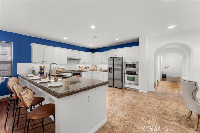 3943 E Lindenwood Drive, Ontario CA: https://media.crmls.org/medias/9031856b-89c0-486e-a5ed-addddb07b5f8.jpg