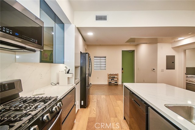 820 S Wilton Place, Los Angeles CA: https://media.crmls.org/medias/9032f4a3-474d-483a-8132-5df5f7b55883.jpg