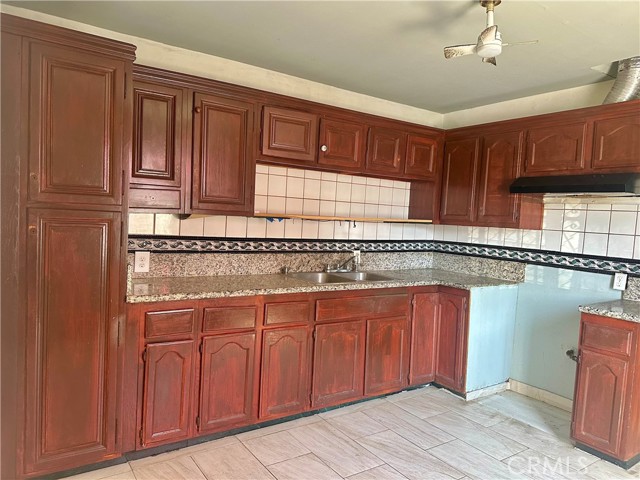 Detail Gallery Image 10 of 39 For 13608 Yukon Ave, Hawthorne,  CA 90250 - 5 Beds | 3 Baths