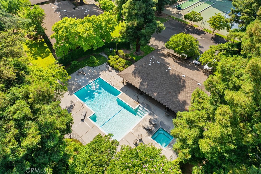 https://media.crmls.org/medias/90348b77-cb3b-4491-ad61-751be5a02c4b.jpg?preset=X-Large