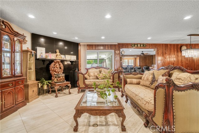 Detail Gallery Image 11 of 44 For 24206 Saint Edens Circle, West Hills,  CA 91307 - 4 Beds | 3 Baths