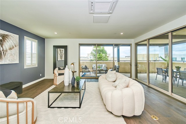 320 Magnet, Irvine CA: https://media.crmls.org/medias/90352947-48f6-4ae3-9172-4f79a7dd8c27.jpg