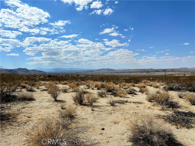 31 Sullivan Road, Joshua Tree CA: https://media.crmls.org/medias/9035401a-883b-460c-99c6-2d41450f479b.jpg