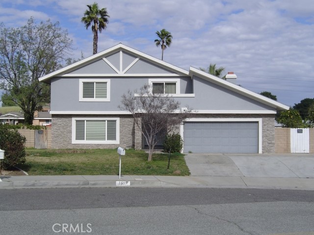 Detail Gallery Image 1 of 22 For 11217 Springfield St, Riverside,  CA 92505 - 3 Beds | 2/1 Baths