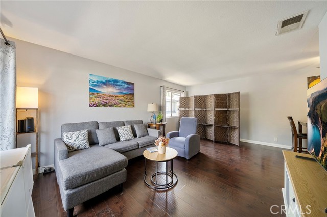Detail Gallery Image 3 of 17 For 871 W 13th St #4,  Azusa,  CA 91702 - 2 Beds | 1 Baths