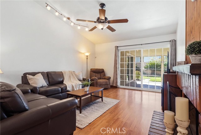 2420 Pauline Street photo 10