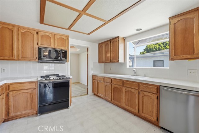 Detail Gallery Image 10 of 46 For 2106 Dufour Ave #1,  Redondo Beach,  CA 90278 - 3 Beds | 2/1 Baths
