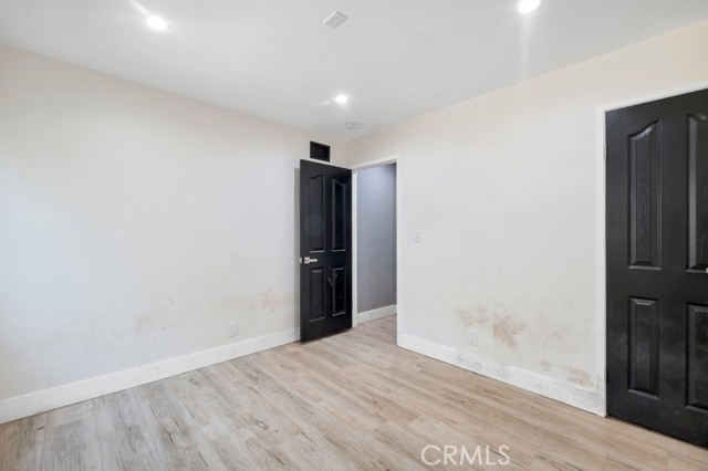 Detail Gallery Image 25 of 35 For 10122 Jovita Ave, Chatsworth,  CA 91311 - 5 Beds | 3 Baths