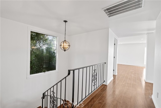 Detail Gallery Image 5 of 36 For 5160 Medina Rd, Woodland Hills,  CA 91364 - 3 Beds | 3 Baths