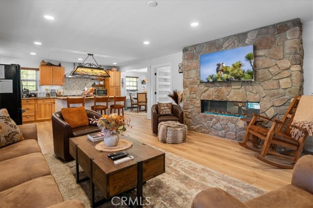 Detail Gallery Image 9 of 52 For 42425 Fox Farm Rd, Big Bear Lake,  CA 92315 - 2 Beds | 1 Baths