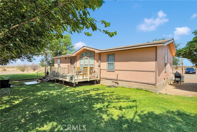 Detail Gallery Image 3 of 37 For 11025 Locust Ave, Lucerne Valley,  CA 92356 - 3 Beds | 2 Baths