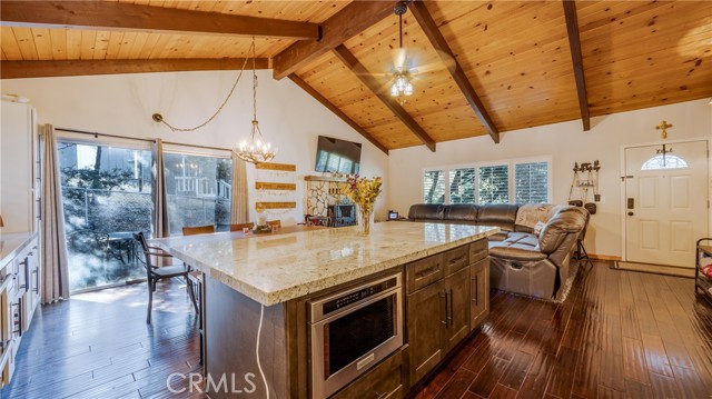 Detail Gallery Image 13 of 40 For 370 Weisshorn Dr, Crestline,  CA 92325 - 2 Beds | 2 Baths