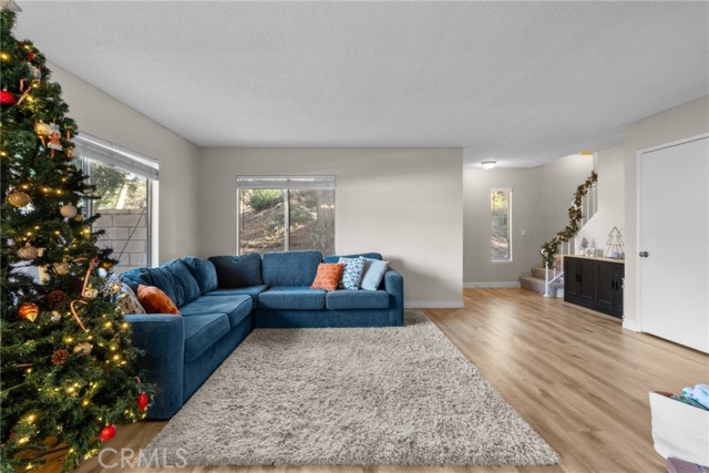 Detail Gallery Image 11 of 43 For 31363 the Old Road, Castaic,  CA 91384 - 3 Beds | 2/1 Baths