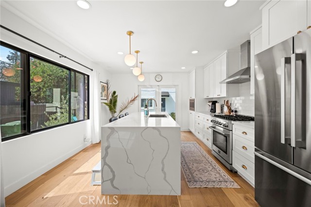 Detail Gallery Image 2 of 49 For 3345 Oakhurst Ave, Los Angeles,  CA 90034 - 3 Beds | 3 Baths