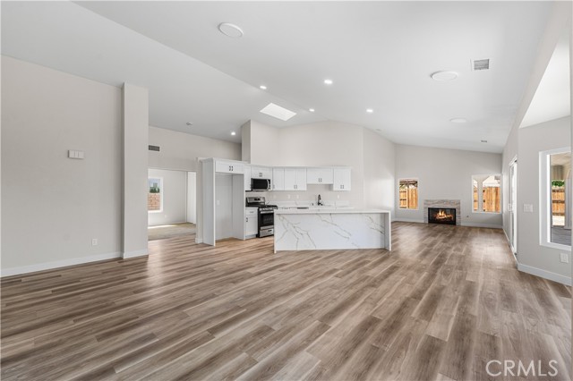 Detail Gallery Image 9 of 40 For 4009 E Avenue R13, Palmdale,  CA 93552 - 4 Beds | 2 Baths
