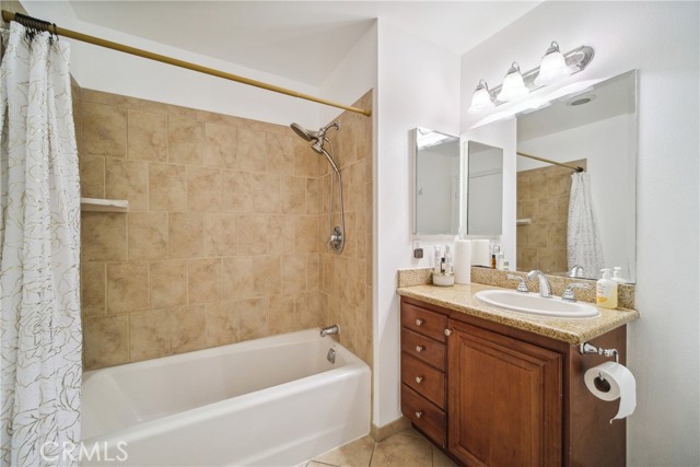Detail Gallery Image 17 of 30 For 13951 Sherman Way #204,  Van Nuys,  CA 91405 - 2 Beds | 2 Baths
