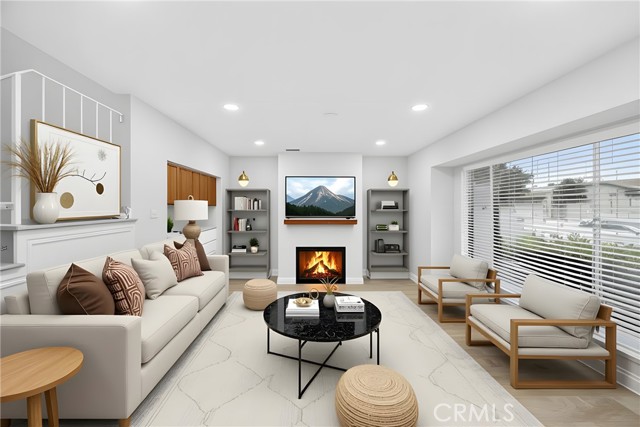 Detail Gallery Image 2 of 34 For 11360 166th #10,  Cerritos,  CA 90703 - 2 Beds | 1/1 Baths