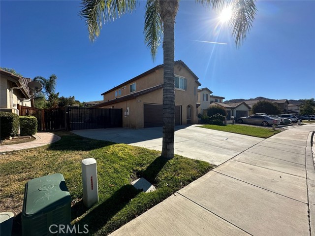 Detail Gallery Image 3 of 31 For 15300 Adobe Way, Moreno Valley,  CA 92555 - 5 Beds | 2/1 Baths