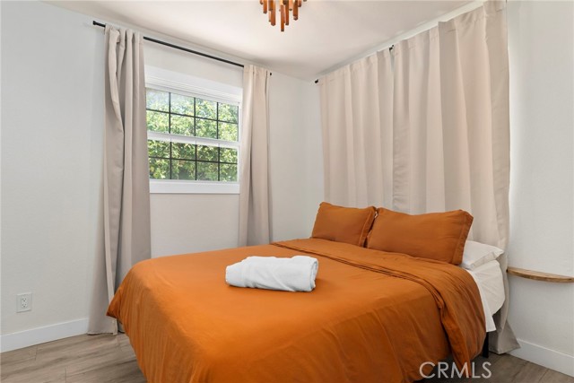 Detail Gallery Image 14 of 20 For 2214 Edna Dr, Santa Ana,  CA 92706 - 4 Beds | 3 Baths