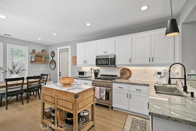 54 Livingston Pl, Ladera Ranch CA: https://media.crmls.org/medias/9039c5ae-0636-4d12-b0b5-be909b596f90.jpg
