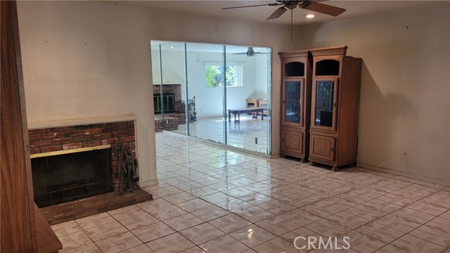 1100 E 215th Place, Carson CA: https://media.crmls.org/medias/903a403e-cee8-41b9-ada3-c14ff9a6fea3.jpg