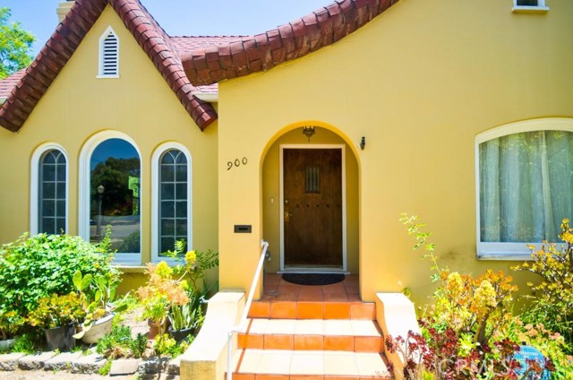 900 S Los Robles Avenue, Pasadena CA: https://media.crmls.org/medias/903b605b-516a-492f-bd9b-d877acd04ca4.jpg