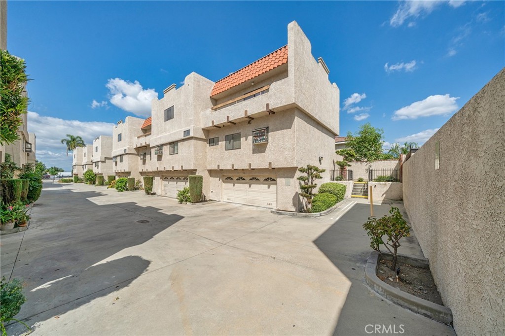 4000 Stewart Avenue #8