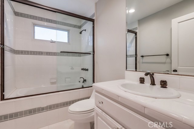 6063 Lido Lane, Long Beach CA: https://media.crmls.org/medias/903c8164-6d37-403e-8ad3-e42f439e6e81.jpg