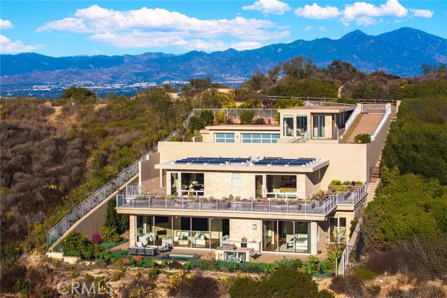 3355 Alta Laguna Boulevard, Laguna Beach CA: https://media.crmls.org/medias/903cd68c-04bb-4f26-b95a-eedaf0f36886.jpg
