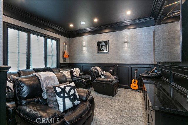 5225 Topeka Drive, Tarzana CA: https://media.crmls.org/medias/903d3bf7-31db-4a1a-8de7-04c172044e1e.jpg