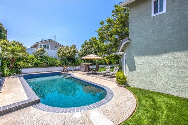 100 Waters Court, Redlands CA: https://media.crmls.org/medias/903d8ebb-7ffc-4b65-ba1f-5e7445b00f09.jpg
