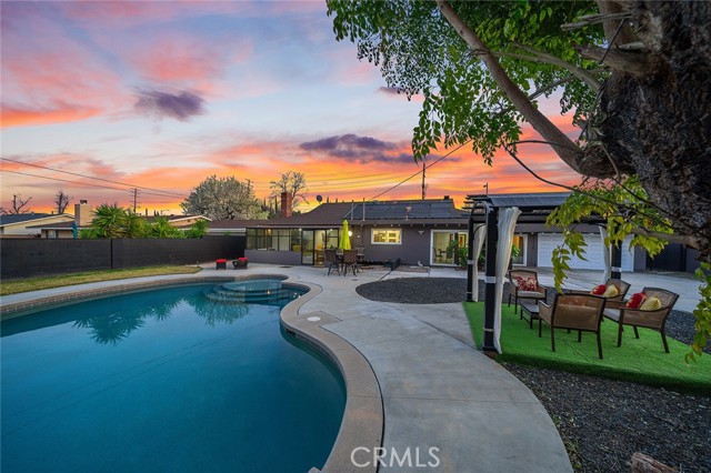 Detail Gallery Image 3 of 15 For 22349 Vanowen, Canoga Park,  CA 91303 - 3 Beds | 2 Baths