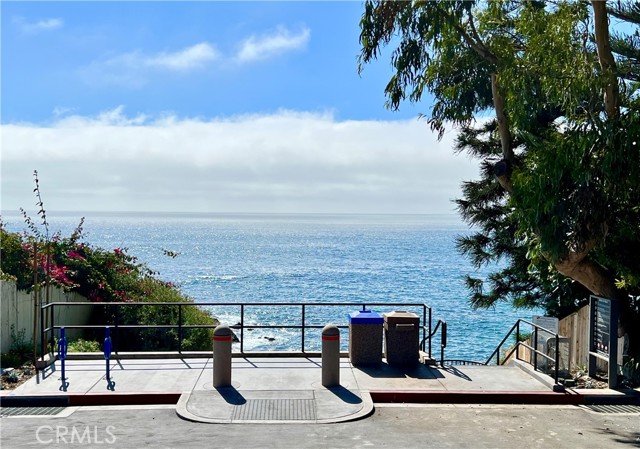 240 Moss, Laguna Beach CA: https://media.crmls.org/medias/903ec223-12ab-47dc-8b1f-04518184e59a.jpg