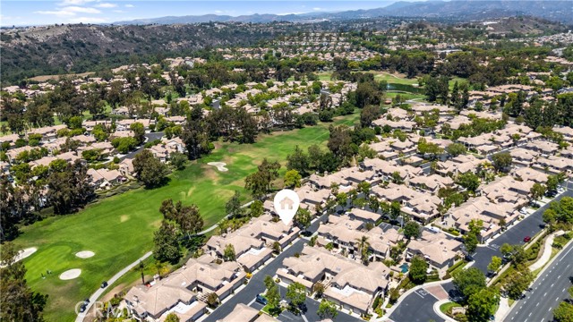 215 Encantado, Rancho Santa Margarita CA: https://media.crmls.org/medias/903f1f1b-b044-40f5-95bd-3a6ea0a0bdeb.jpg