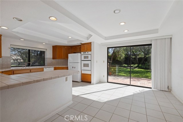 2207 Inverness Court, Oxnard CA: https://media.crmls.org/medias/903f2bf4-0535-44a5-a37e-c86345f7e0ca.jpg